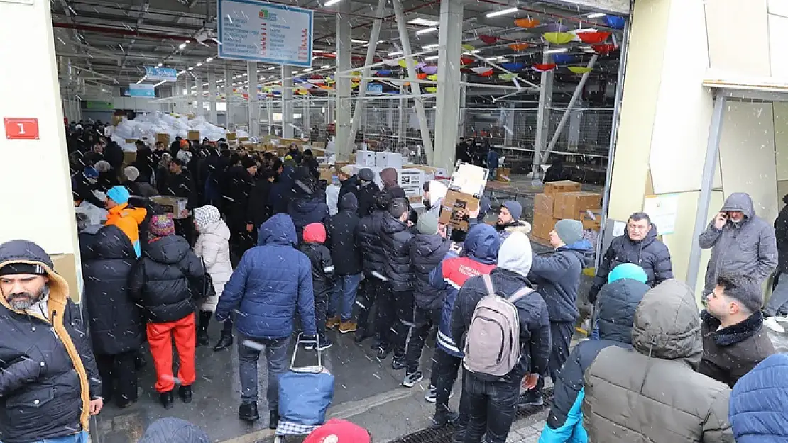 Başakşehir'den 50'nci yardım tırı yola çıktı