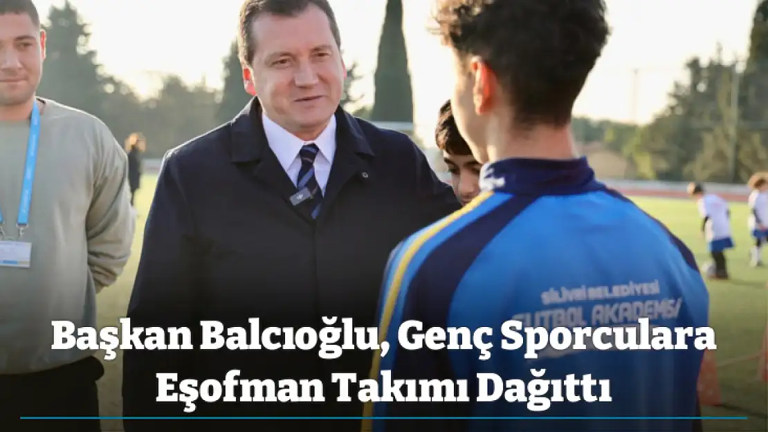 Başkan Balcıoğlu, Genç Sporculara Eşofman Takımı Dağıttı