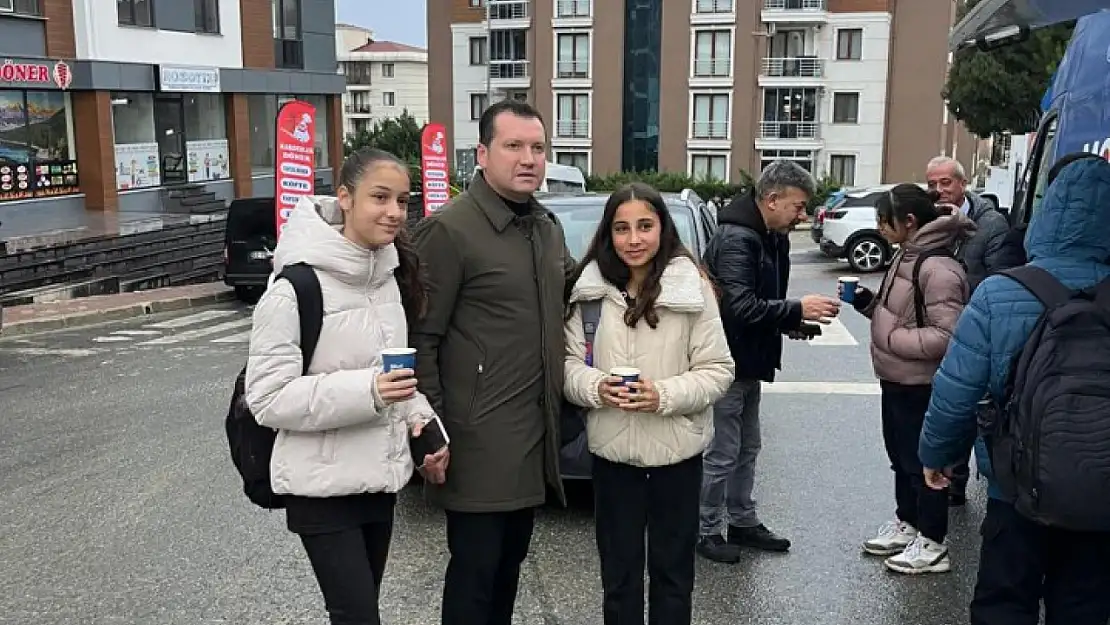 Başkan Balcıoğlu, Öğrencilerle Çorba Dağıtımında Bir Araya Geldi