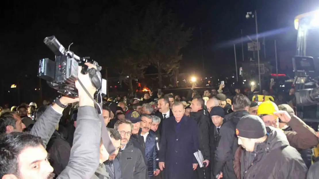 Cumhurbaşkanı Erdoğan, Hatay'da deprem bölgesinde incelemelerde bulundu