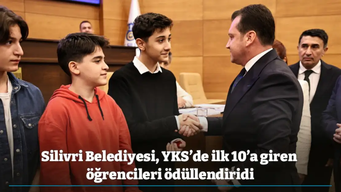 Silivri Belediyesi, YKS'de ilk 10'a giren  öğrencileri ödüllendiridi