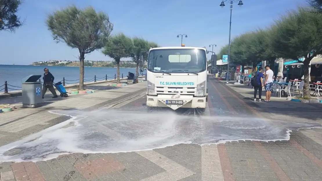 Silivri'de bayram öncesi sokaklar ve caddeler temizlendi