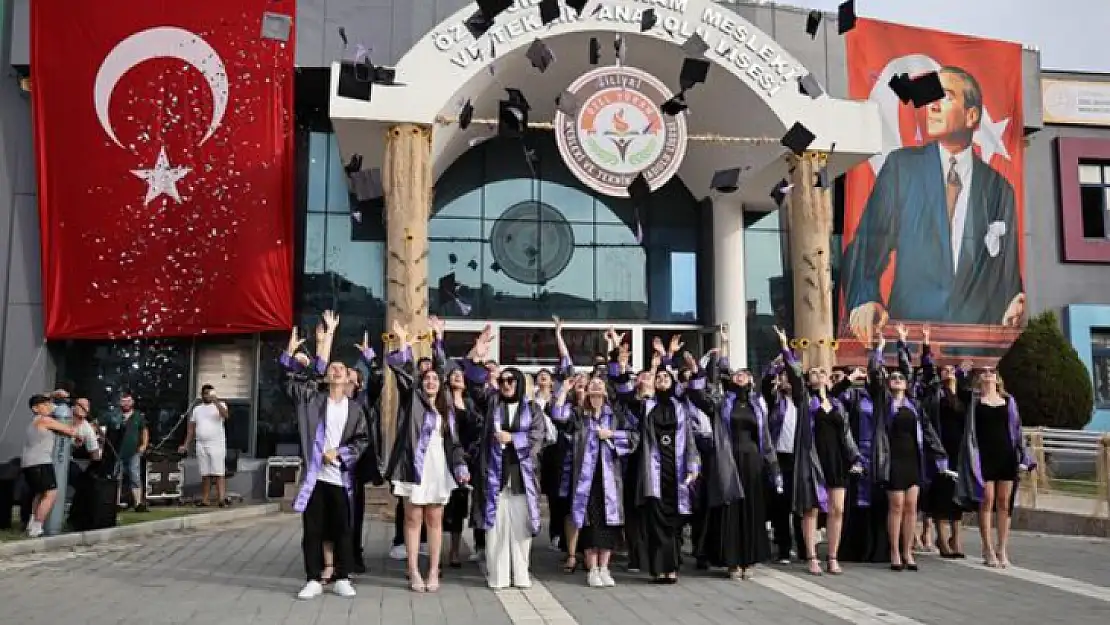 TÜRAM Mesleki ve Teknik Anadolu Lisesi Öğrencileri Mezuniyet Coşkusu Yaşadı