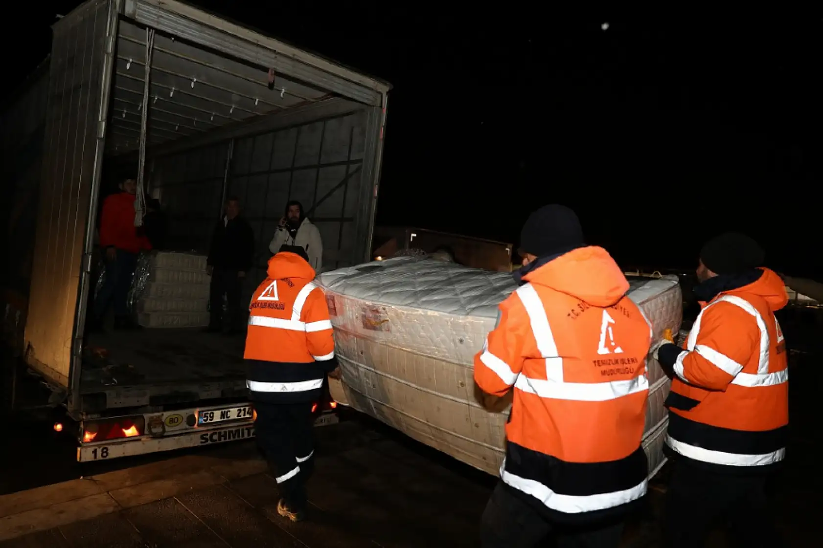 Silivri'den Deprem Bölgesine 15 Tır Yardım Malzemesi
