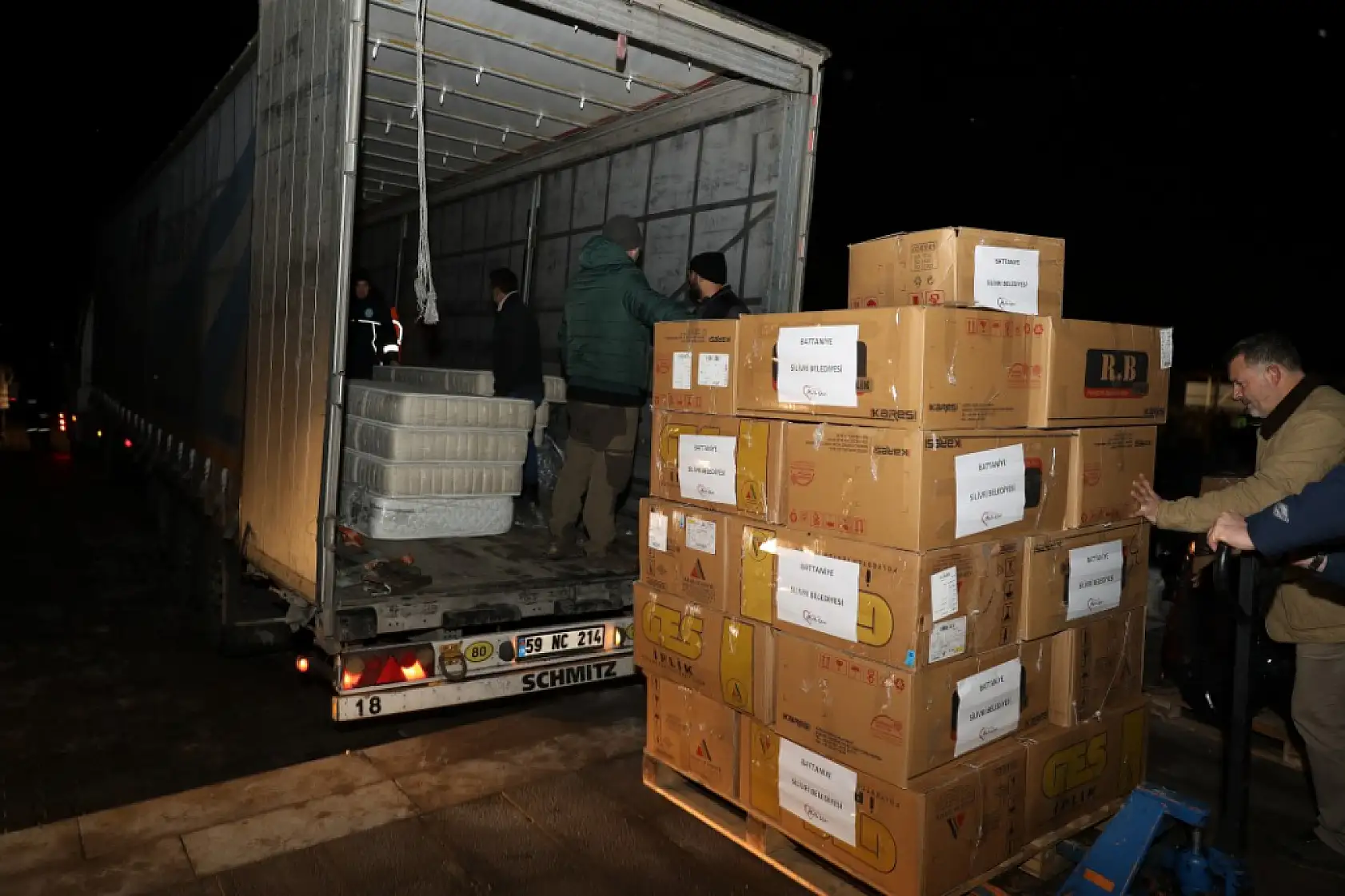 Silivri'den Deprem Bölgesine 15 Tır Yardım Malzemesi