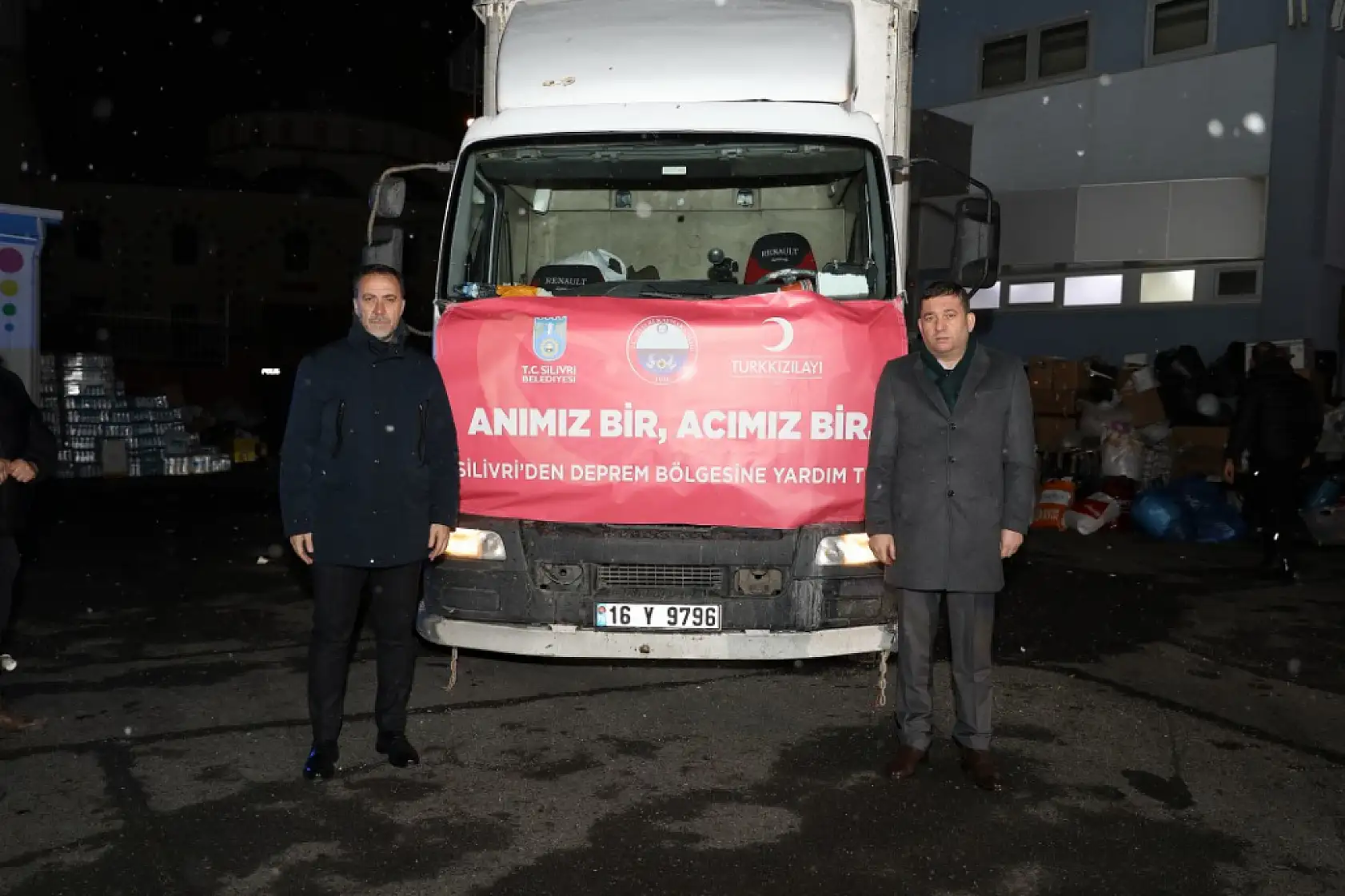Silivri'den Deprem Bölgesine 15 Tır Yardım Malzemesi