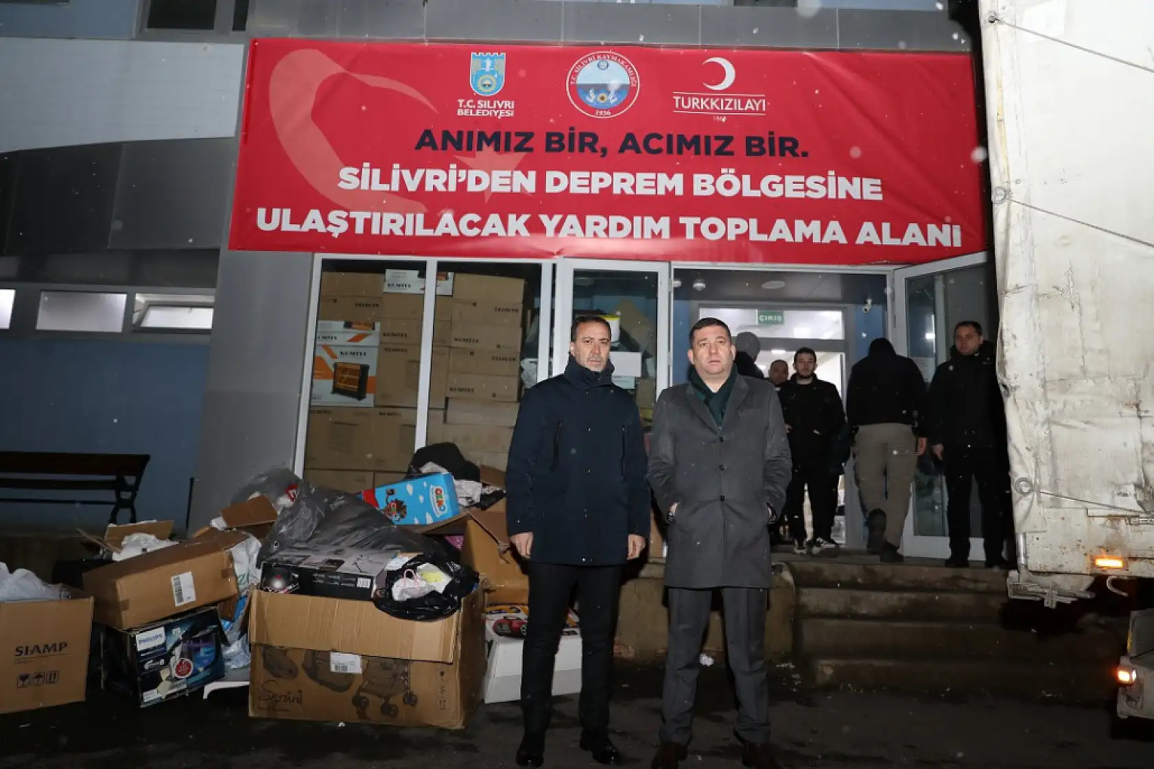 Silivri'den Deprem Bölgesine 15 Tır Yardım Malzemesi