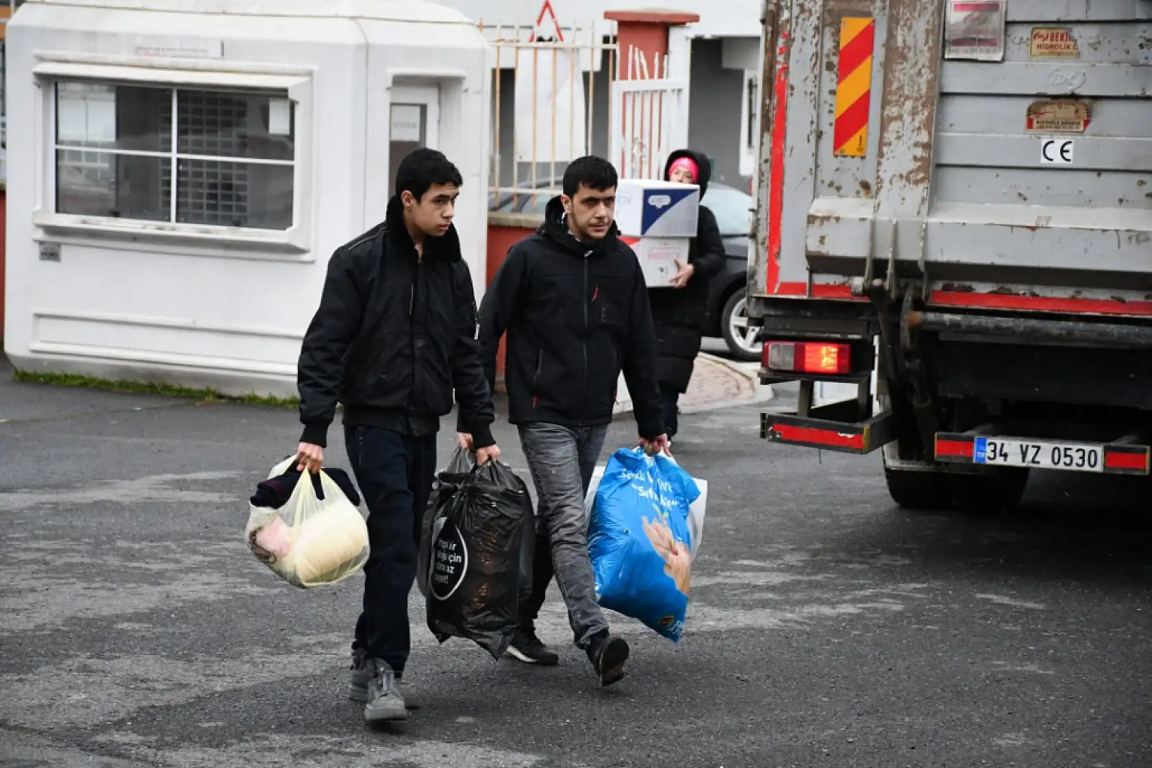 Silivri'den Deprem Bölgesine 15 Tır Yardım Malzemesi