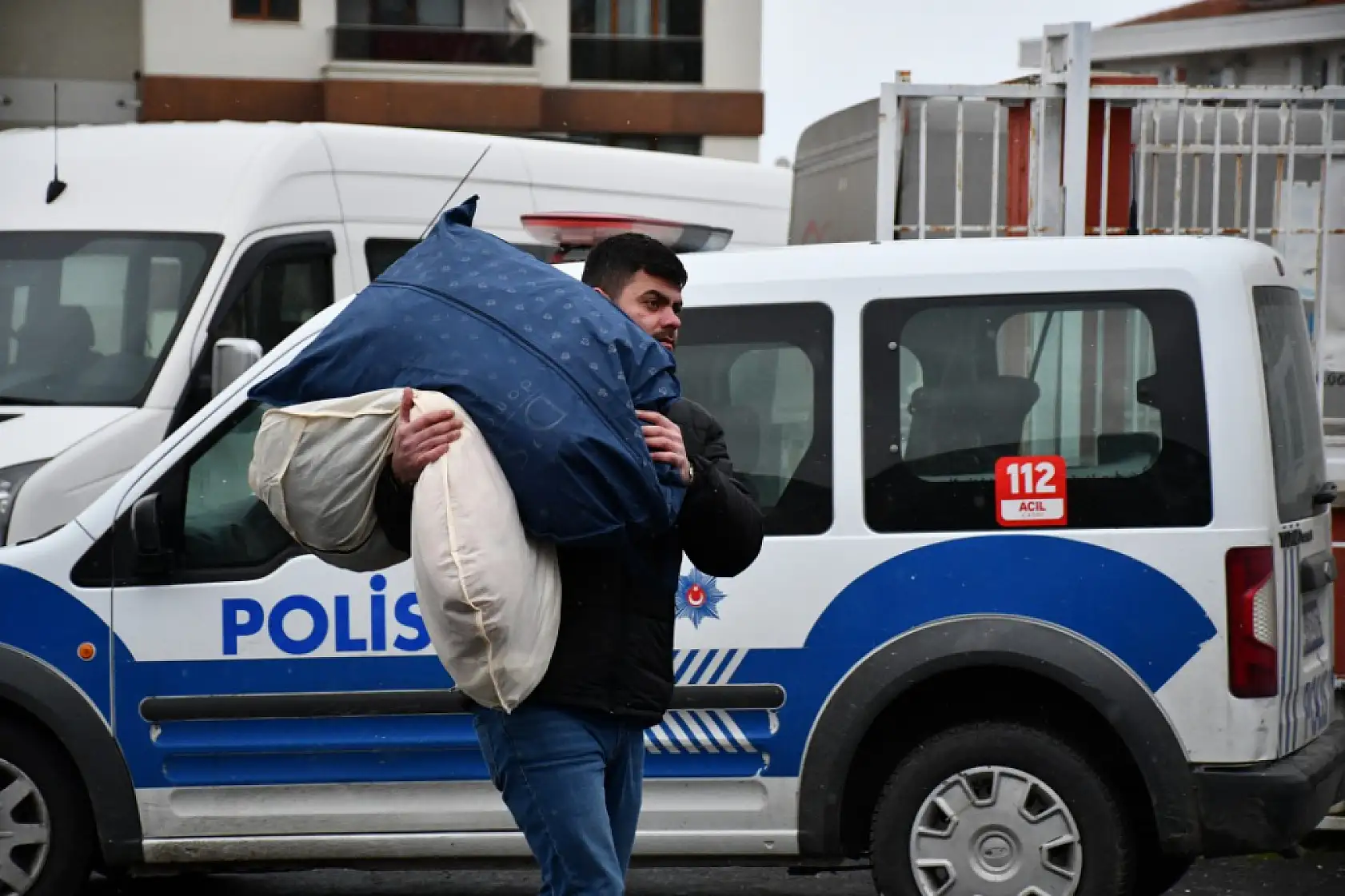 Silivri'den Deprem Bölgesine 15 Tır Yardım Malzemesi