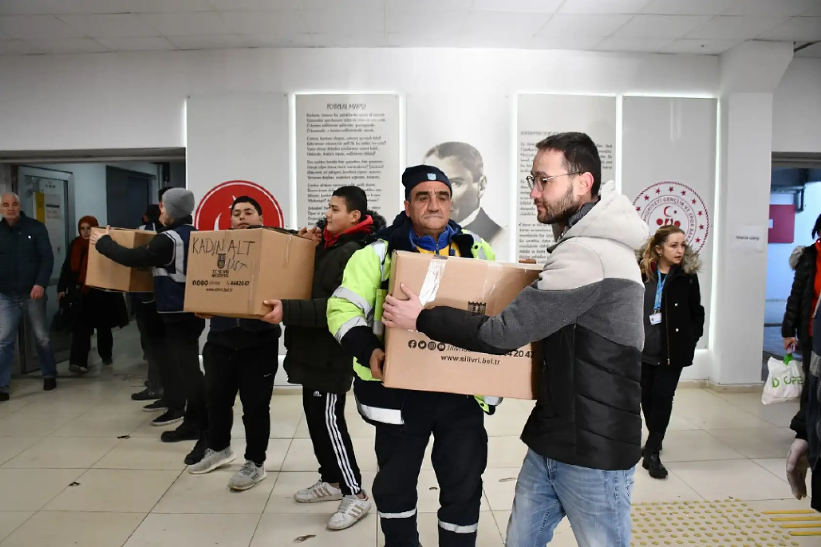 Silivri'den Deprem Bölgesine 15 Tır Yardım Malzemesi