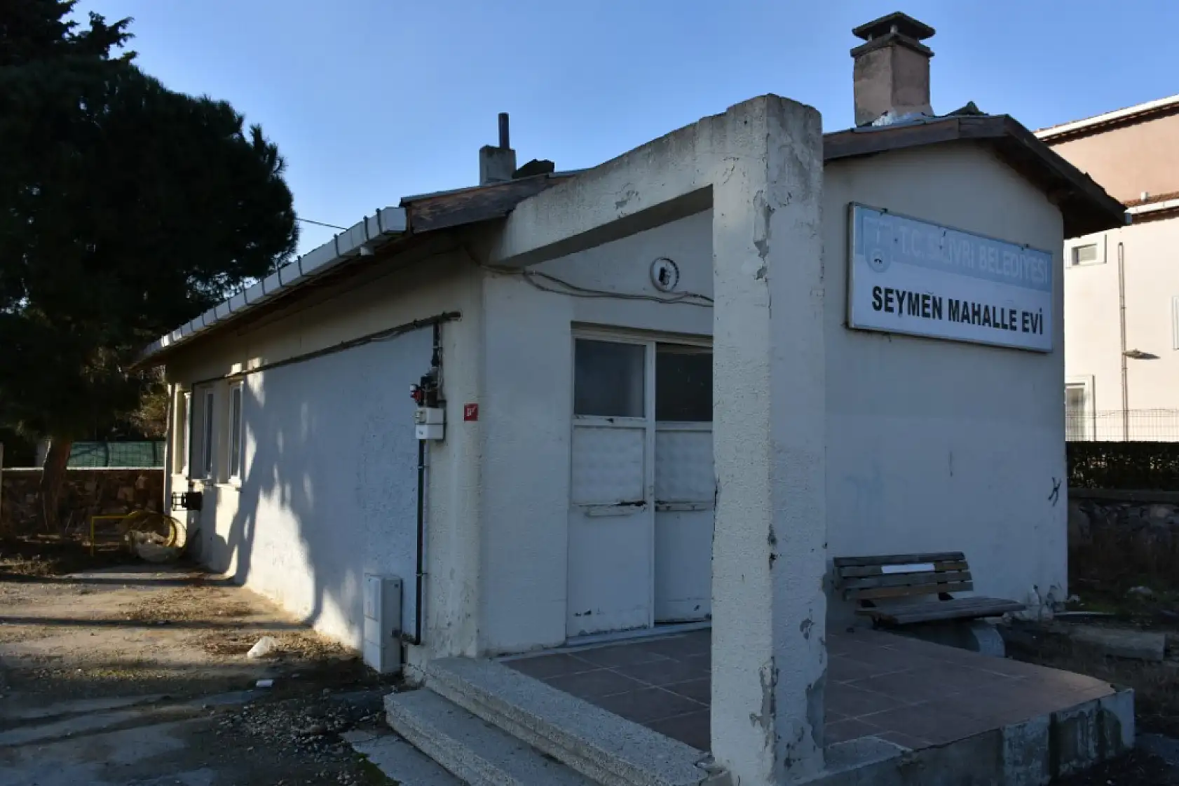 Mahalle evi kadınları depremzedeler için kıyafet dikiyor