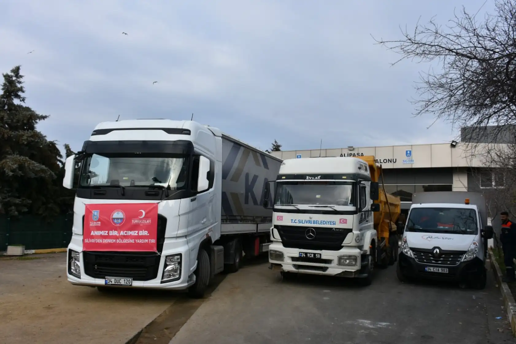 Hatay'da kurulan çadır köyler için 22. tır yola çıktı