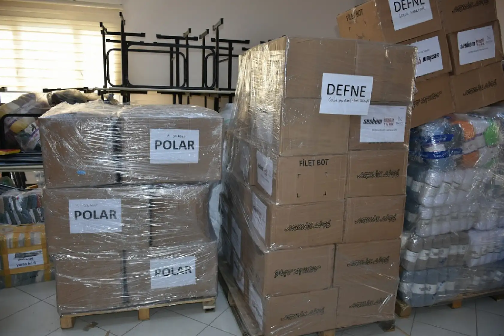 Hatay'da kurulan çadır köyler için 22. tır yola çıktı