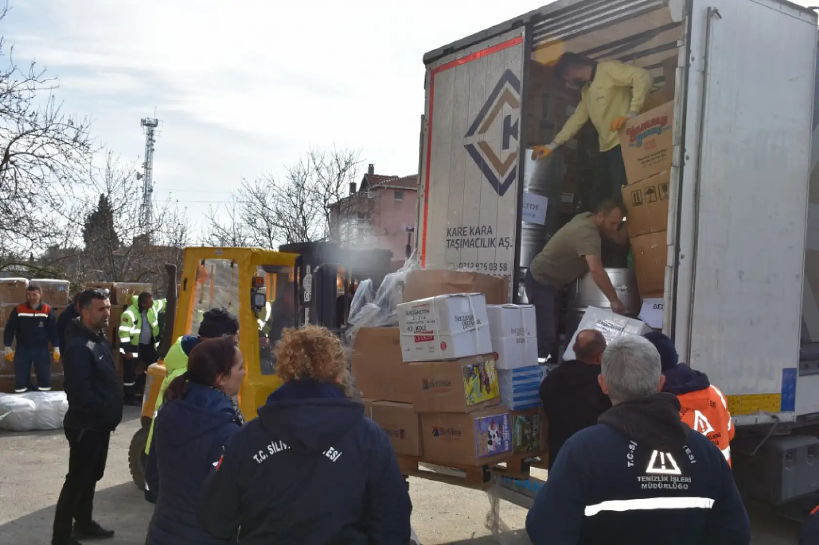 Hatay'da kurulan çadır köyler için 22. tır yola çıktı