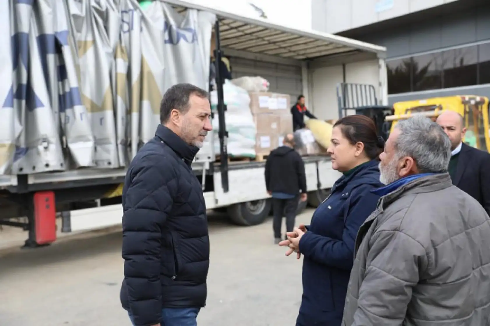Hatay'da kurulan çadır köyler için 22. tır yola çıktı