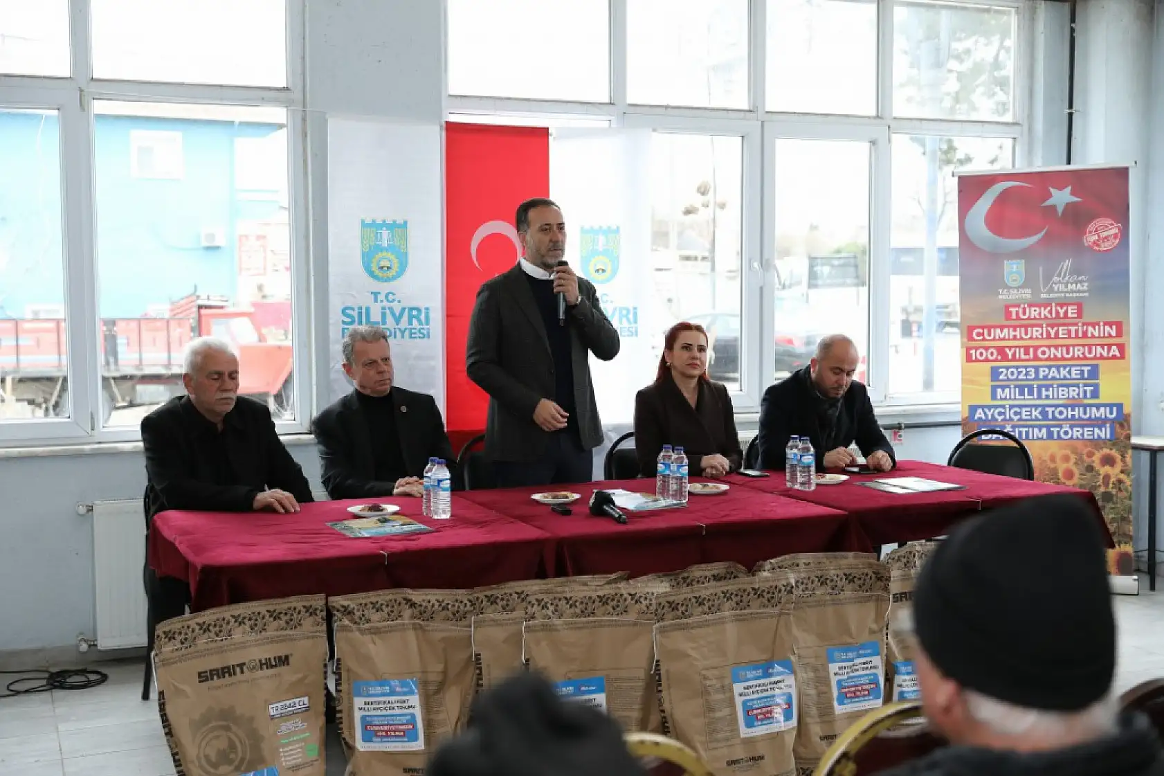 Silivrili Çiftçiler Milli Ayçiçek Tohumu Sevinci Yaşıyor