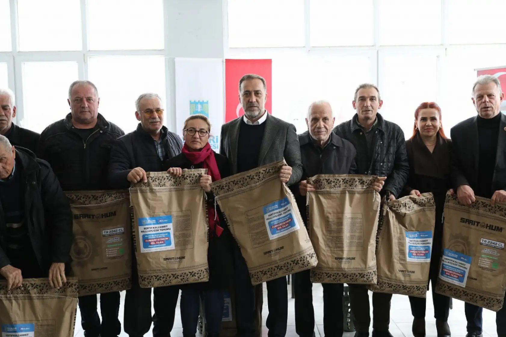 Silivrili Çiftçiler Milli Ayçiçek Tohumu Sevinci Yaşıyor