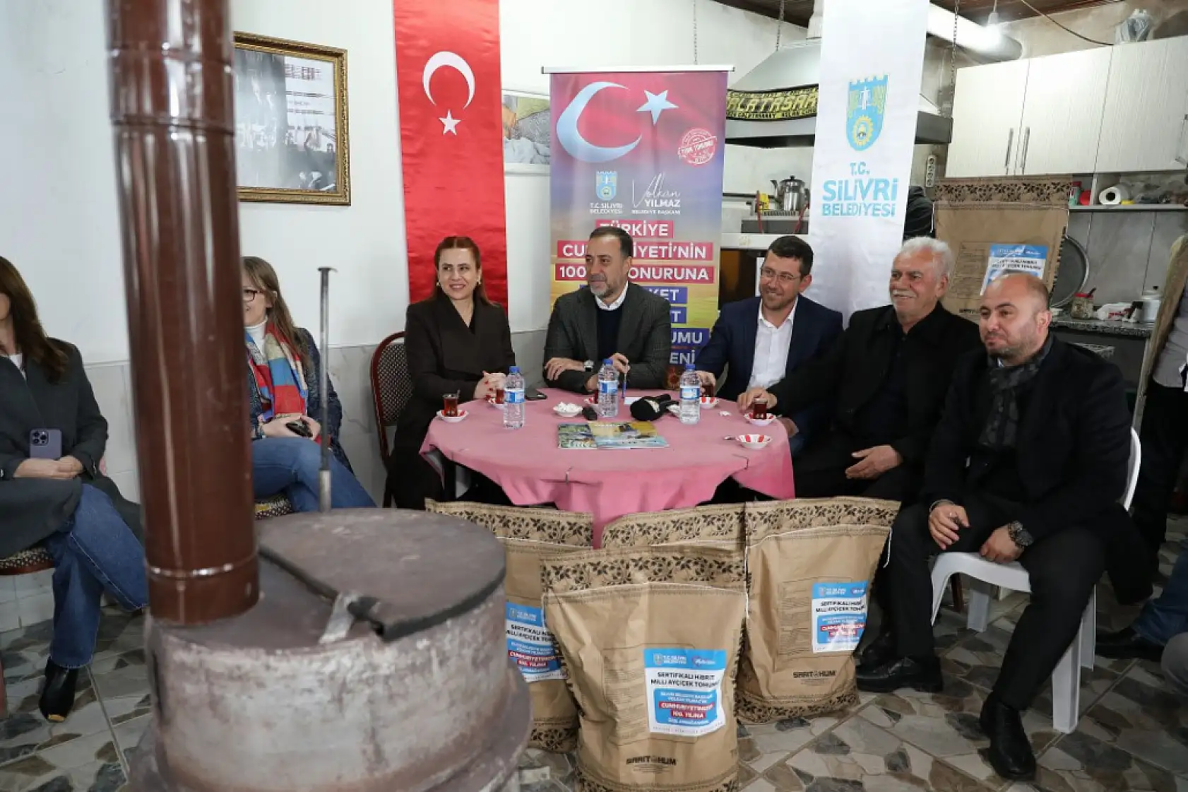 Silivrili Çiftçiler Milli Ayçiçek Tohumu Sevinci Yaşıyor