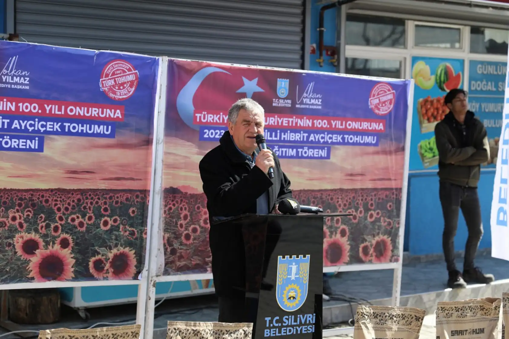 Silivri'de milli Ayçiçek tohumu dağıtımları devam ediyor