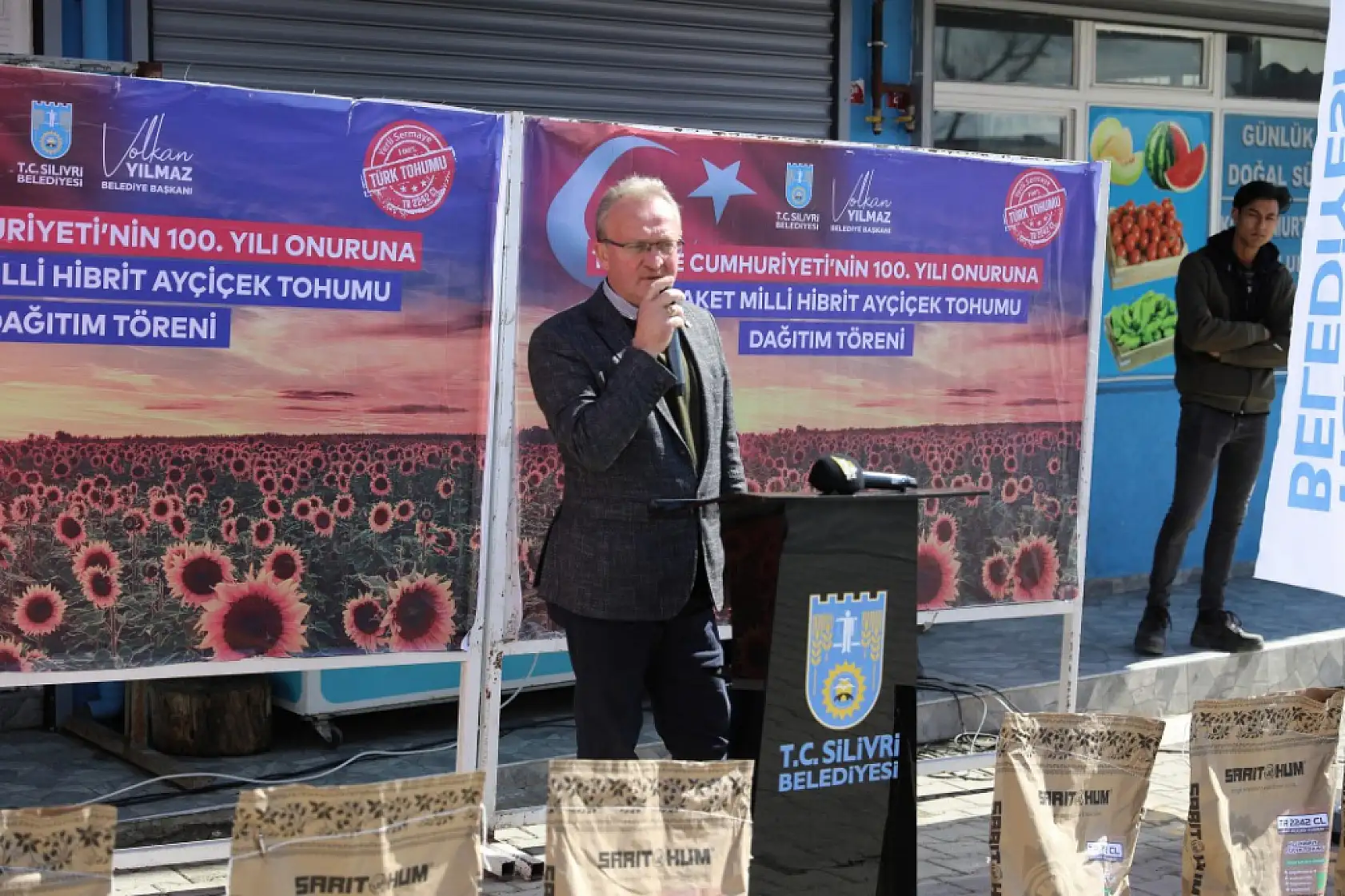 Silivri'de milli Ayçiçek tohumu dağıtımları devam ediyor