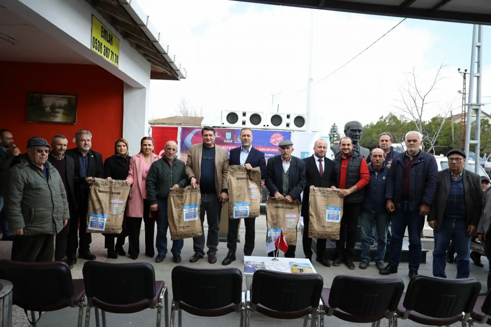 Silivri'de milli Ayçiçek tohumu dağıtımları devam ediyor
