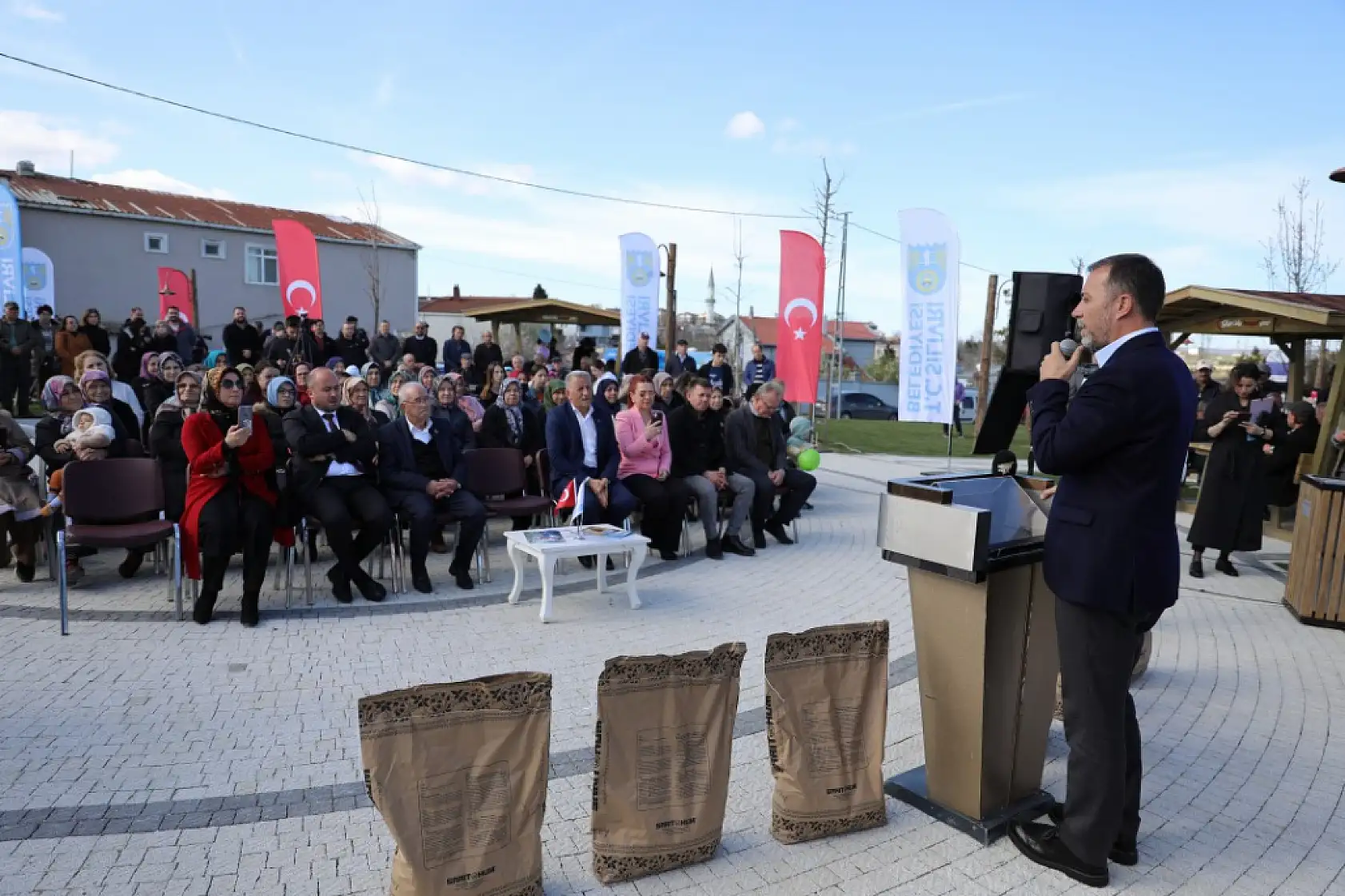Silivri'de milli Ayçiçek tohumu dağıtımları devam ediyor