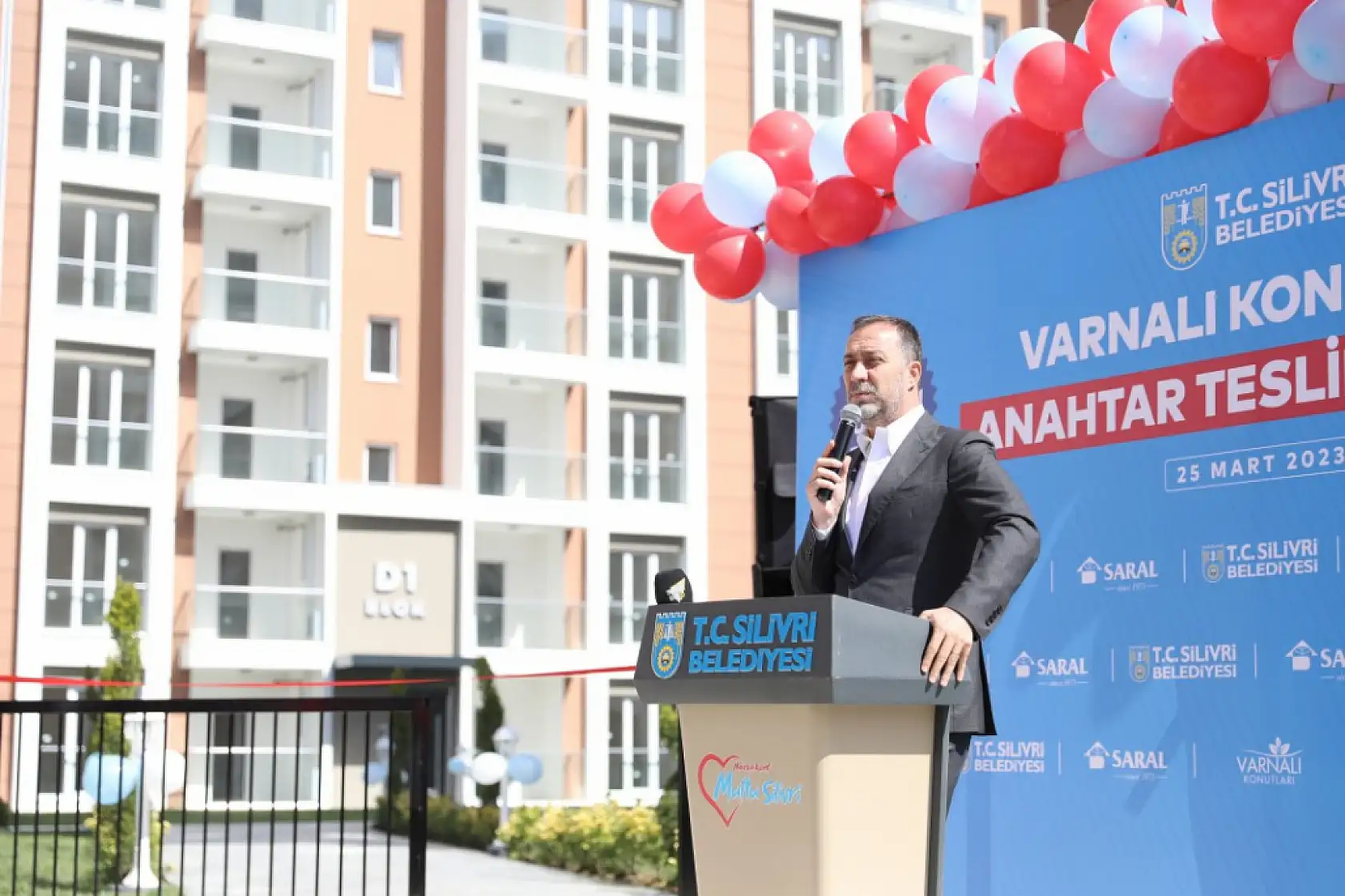 Varnalı konutlarında anahtar ve tapu teslim sevinci