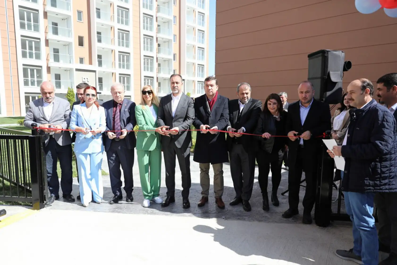 Varnalı konutlarında anahtar ve tapu teslim sevinci