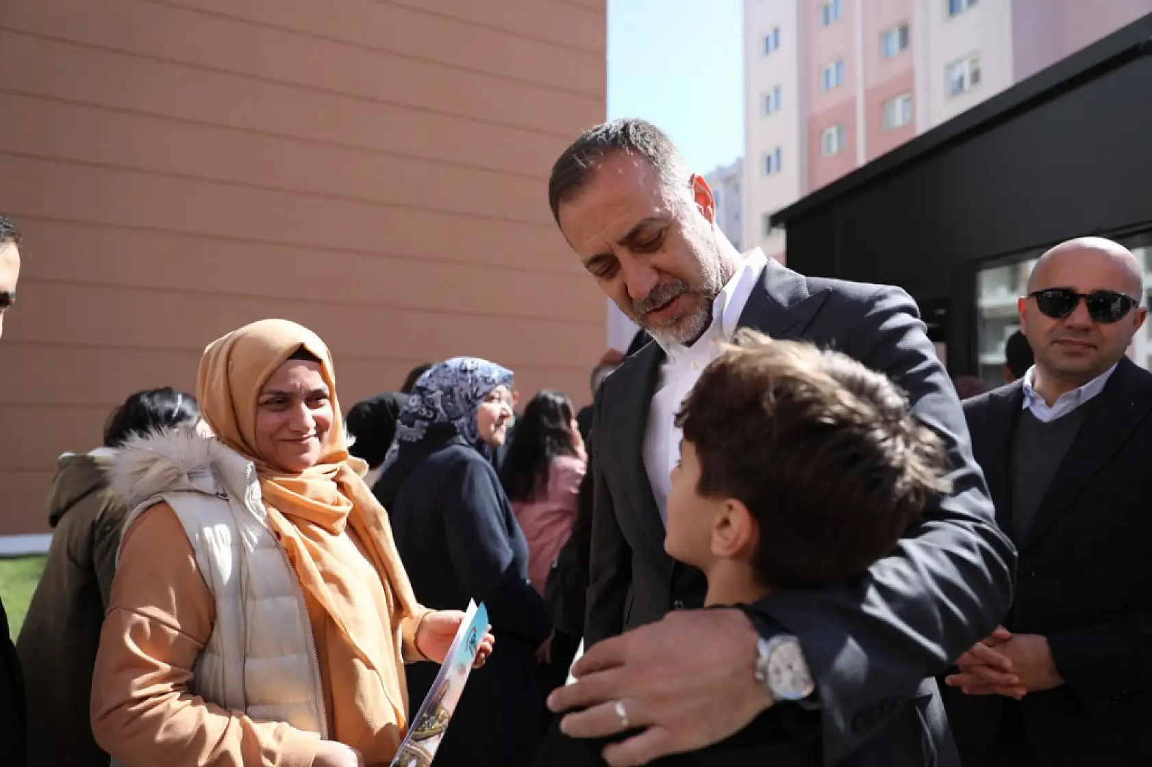 Varnalı konutlarında anahtar ve tapu teslim sevinci