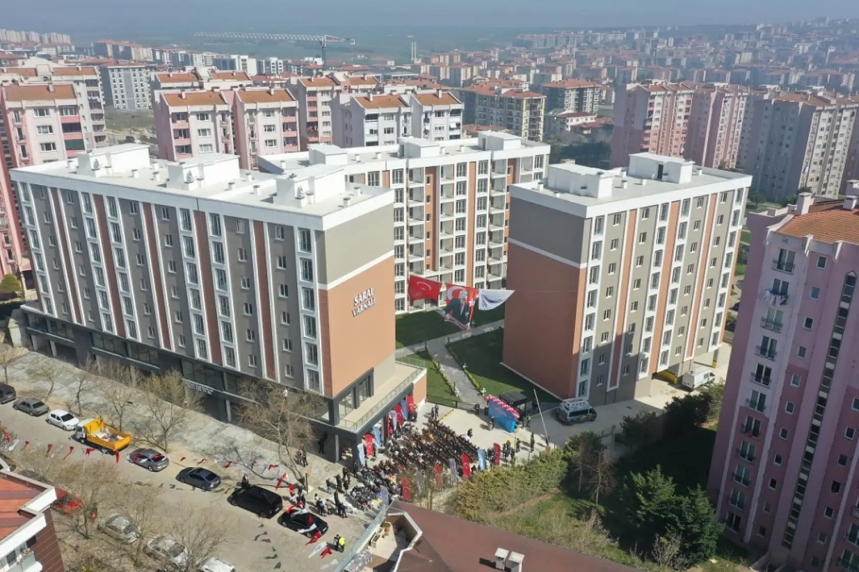 Varnalı konutlarında anahtar ve tapu teslim sevinci