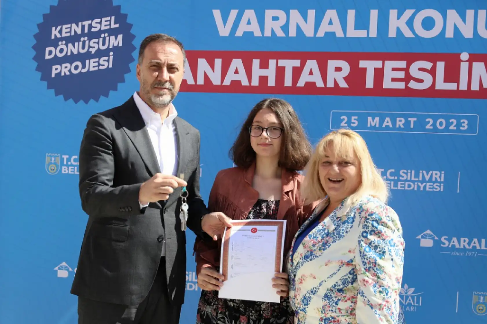 Varnalı konutlarında anahtar ve tapu teslim sevinci