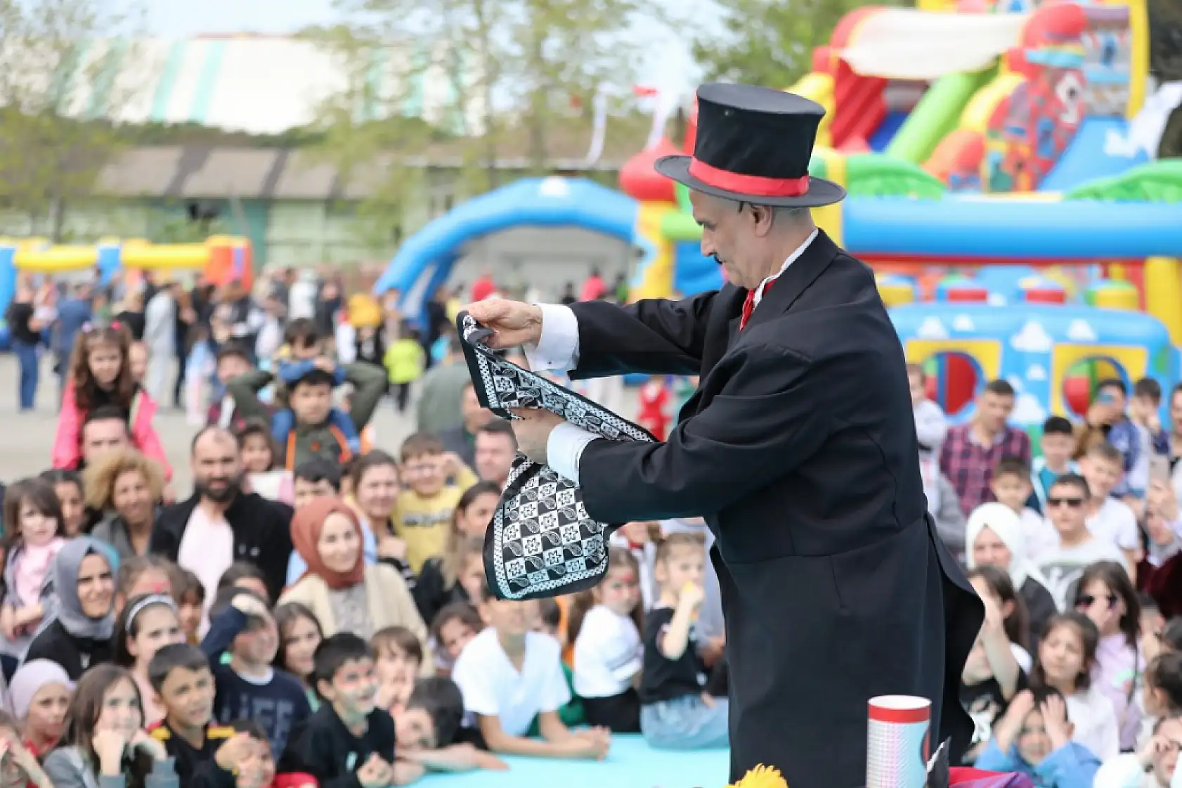 Silivri ve Hatay'da çocuklar 23 Nisan sevinci yaşadı