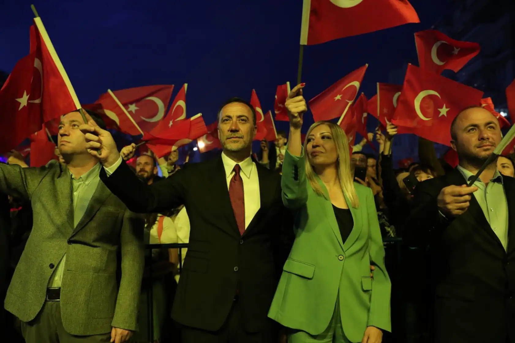 Silivri 19 Mayıs'ta kırmızı beyaza büründü