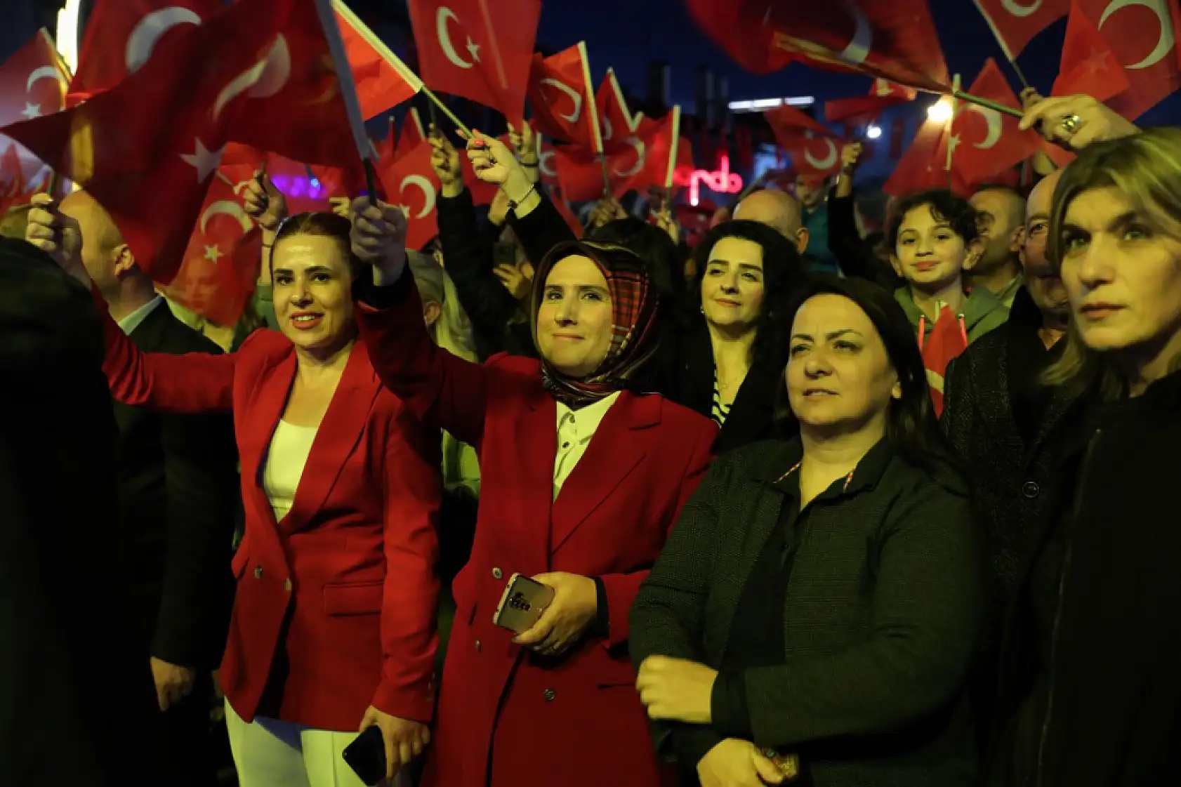 Silivri 19 Mayıs'ta kırmızı beyaza büründü