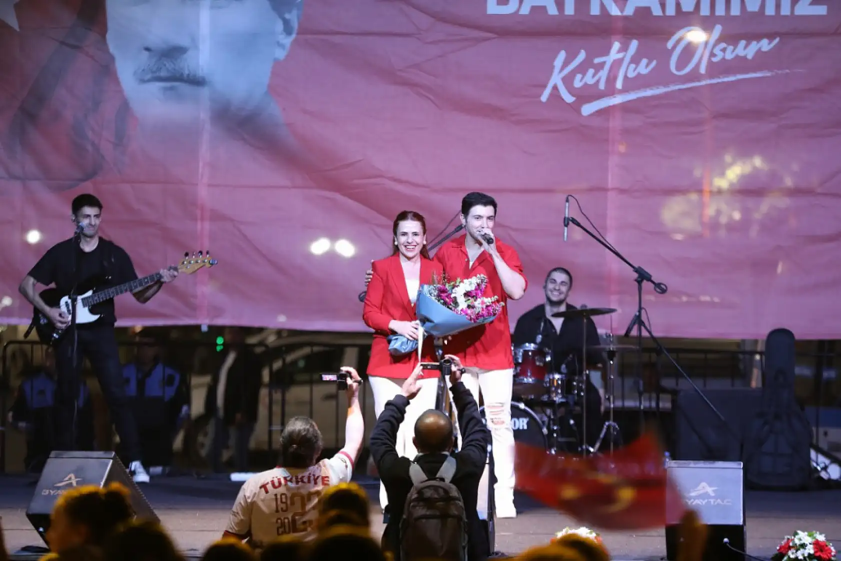 Silivri 19 Mayıs'ta kırmızı beyaza büründü