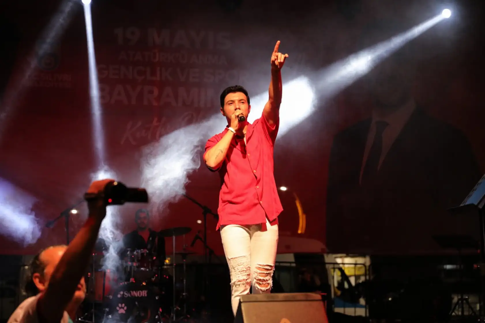 Silivri 19 Mayıs'ta kırmızı beyaza büründü