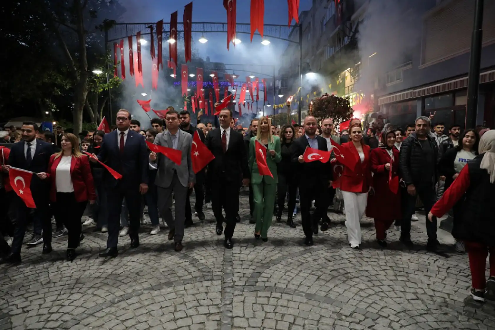 Silivri 19 Mayıs'ta kırmızı beyaza büründü