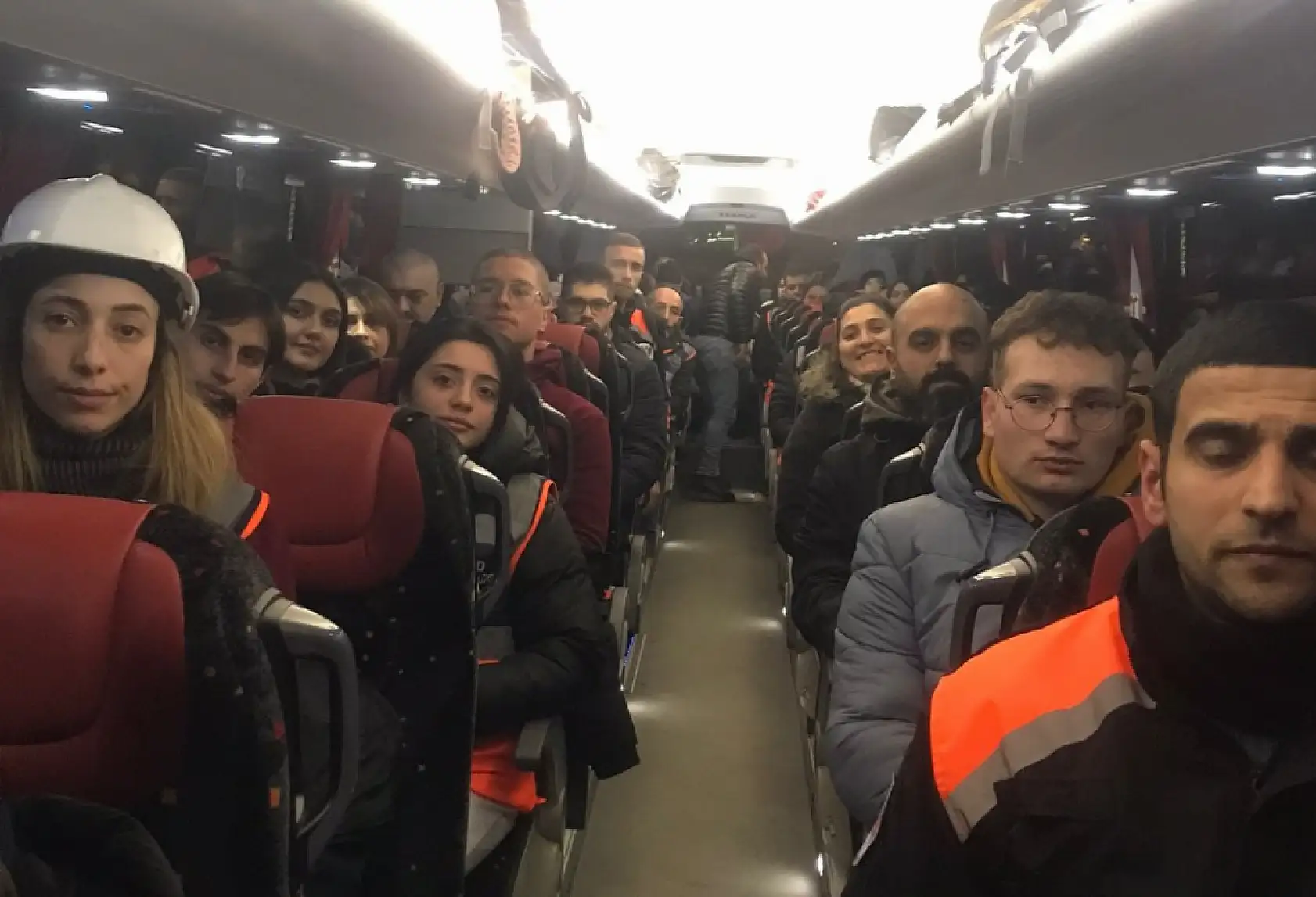 Silivri'den Deprem Bölgesine 15 Tır Yardım Malzemesi