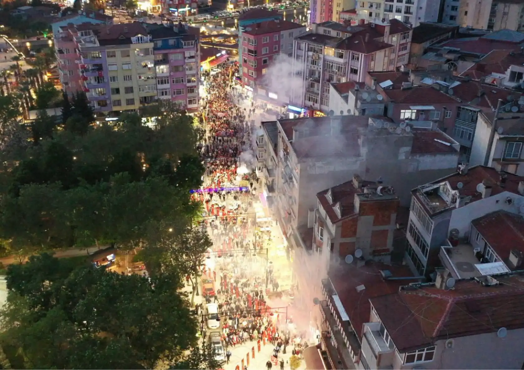 Silivri 19 Mayıs'ta kırmızı beyaza büründü