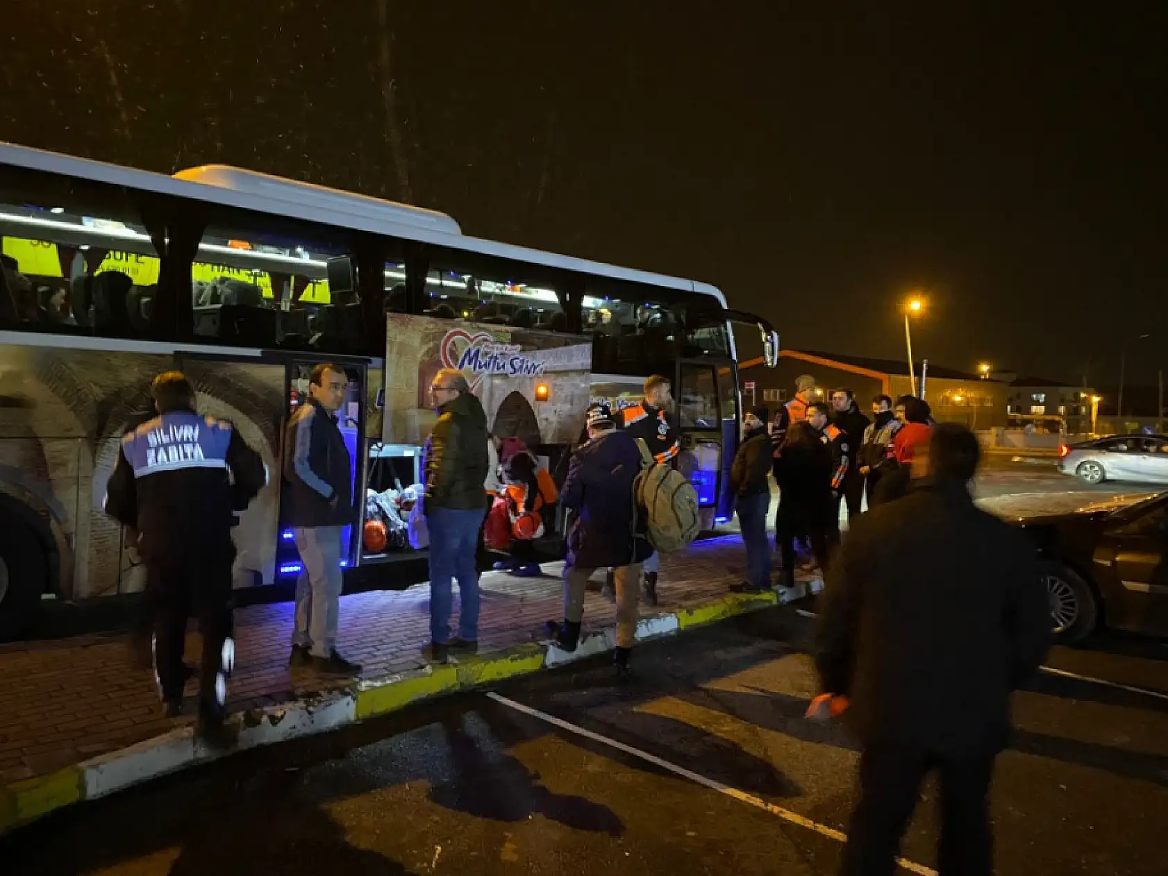 Silivri'den Deprem Bölgesine 15 Tır Yardım Malzemesi