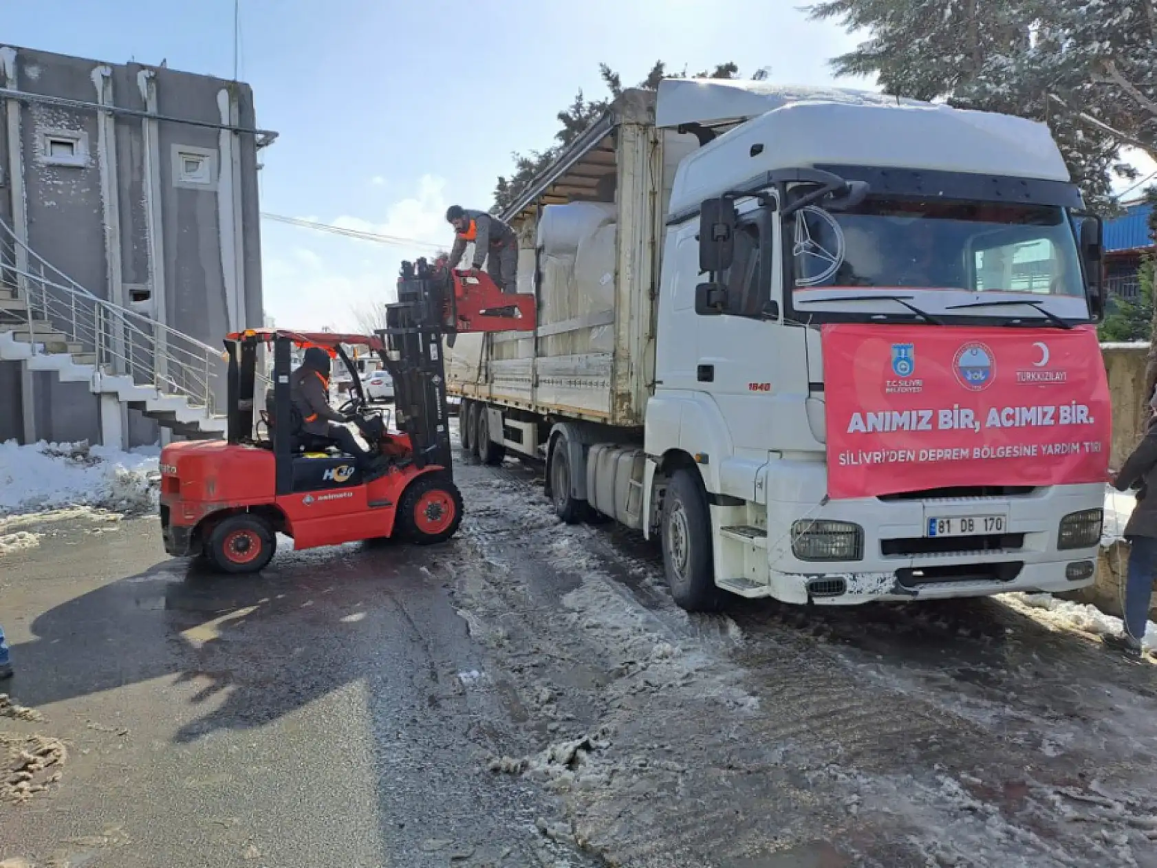 Silivri'den Deprem Bölgesine 15 Tır Yardım Malzemesi