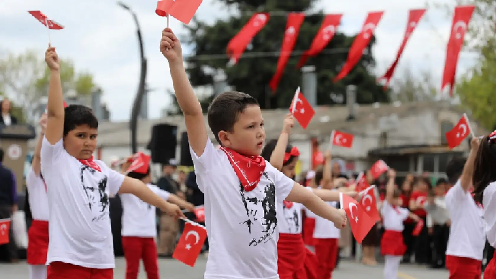 Silivri ve Hatay'da çocuklar 23 Nisan sevinci yaşadı