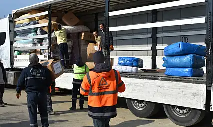 Hatay'da kurulan çadır köyler için 22. tır yola çıktı