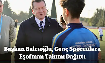 Başkan Balcıoğlu, Genç Sporculara Eşofman Takımı Dağıttı