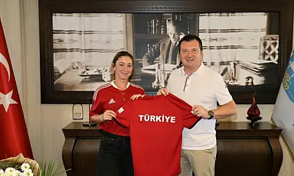 Silivri Belediye Başkanı Bora Balcıoğlu, Milli Tenisçi İrem Kurt'u Makamında Ağırladı