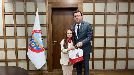 Kaymakam Toğan, koltuğunu Ahmet'e devretti