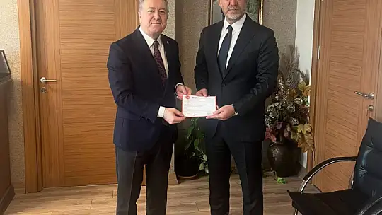 Başkan Yılmaz resmi adaylık başvurusunu yaptı