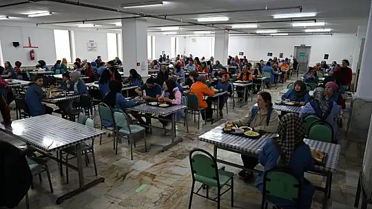 Bora Balcıoğlu, 8 Mart'ta Yelkenci Tekstil'de kadın emekçilerle buluştu