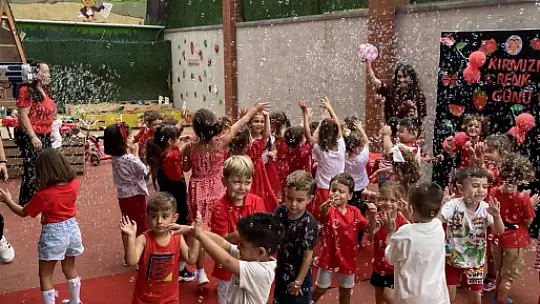 Silivri Odak Koleji'nde Miniklerden Kırmızı Renk Partisi