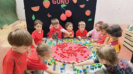 Silivri Odak Koleji'nde Miniklerden Kırmızı Renk Partisi